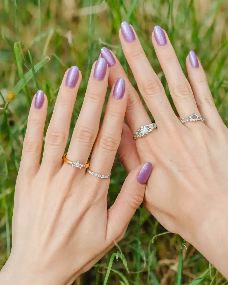 august nails colors Metallic Lilac With a Soft Chrome Sheen