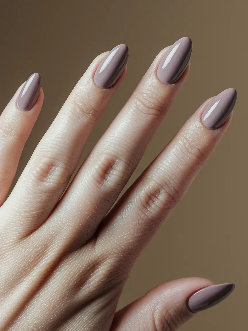 Autumn 2025 Nail Color Inspiration – Hazelnut Mauve Cream